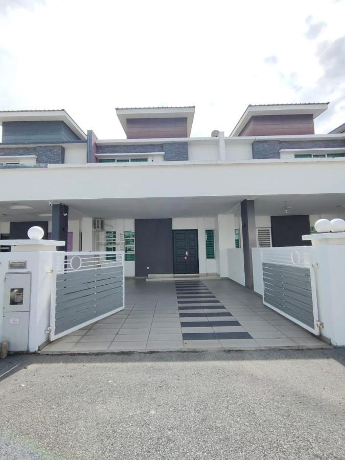 Setia Home Sitiawan Ktv 12+4 Pax ภายนอก รูปภาพ